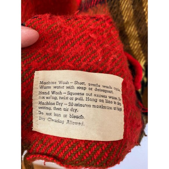 Vintage 1970s Red Plaid Poncho / Stadium Blanket, Zipper Neck, Wearable Blanket - Picture 5 of 10